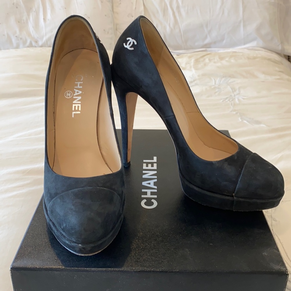 Chanel black suede pumps size 41